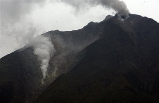 Illustration for article titled Indonesian volcano erupts for the first time in over 400 years